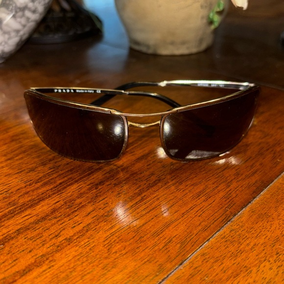 Prada, low profile sunglasses authentic - Picture 1 of 11